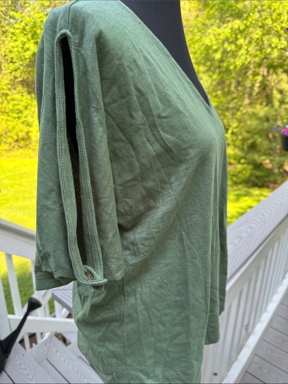 Jones New York V-Neck Cut-Out Short Sleeve Top - Green - Size Medium 100% Cotton - Picture 3 of 7